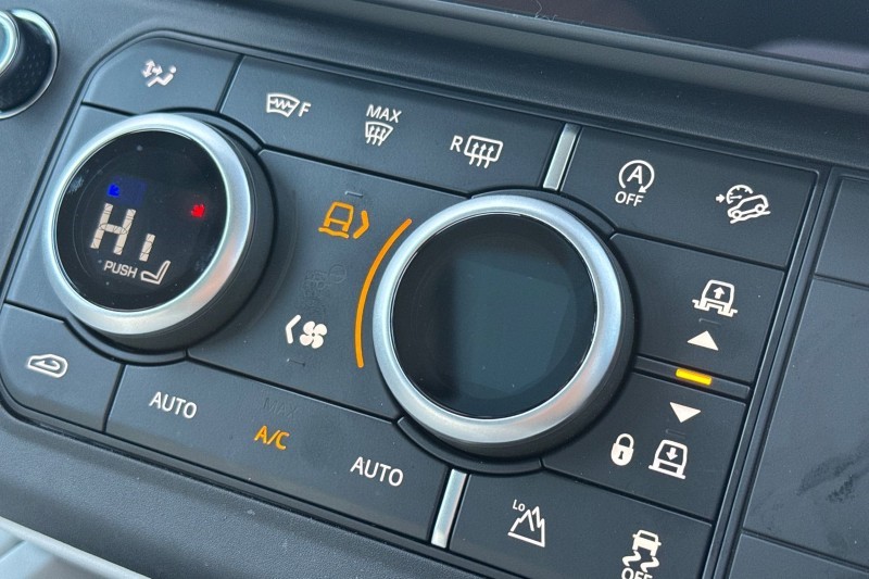 2025 (75) LAND ROVER DEFENDER 3.0 D350 X-Dynamic HSE 110 5dr Auto [7 Seat] 5192011