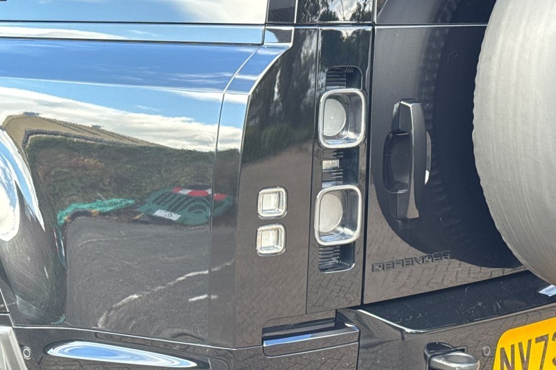 2024 (73) LAND ROVER DEFENDER 5.0 P500 V8 130 5dr Auto [8 Seat] 5159113