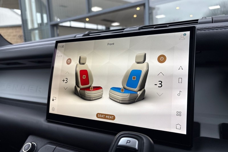 2022 (22) LAND ROVER DEFENDER 3.0 D300 X-Dynamic HSE 110 5dr Auto 5146873