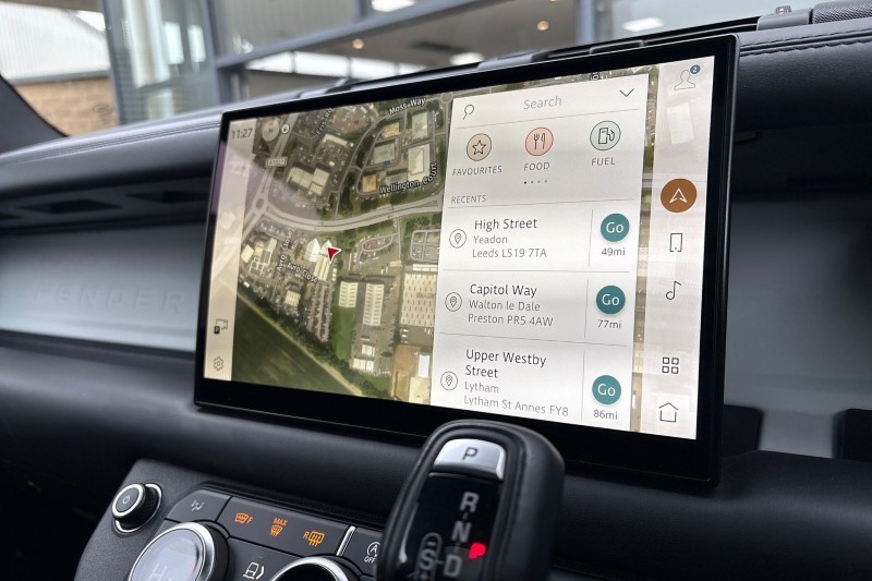 2022 (22) LAND ROVER DEFENDER 3.0 D300 X-Dynamic HSE 110 5dr Auto 5146847