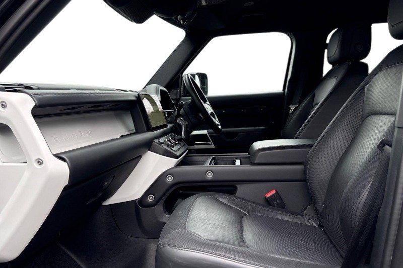 2022 (22) LAND ROVER DEFENDER 3.0 D300 X-Dynamic HSE 110 5dr Auto 5146839