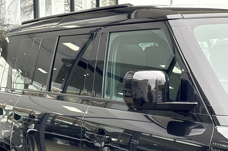 2022 (22) LAND ROVER DEFENDER 3.0 D300 X-Dynamic HSE 110 5dr Auto 5146890