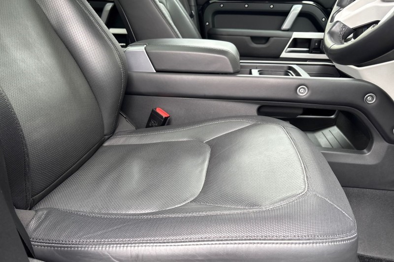 2022 (22) LAND ROVER DEFENDER 3.0 D300 X-Dynamic HSE 110 5dr Auto 5146862