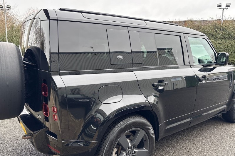 2022 (22) LAND ROVER DEFENDER 3.0 D300 X-Dynamic HSE 110 5dr Auto 5146891