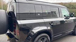 2022 (22) LAND ROVER DEFENDER 3.0 D300 X-Dynamic HSE 110 5dr Auto 5146891