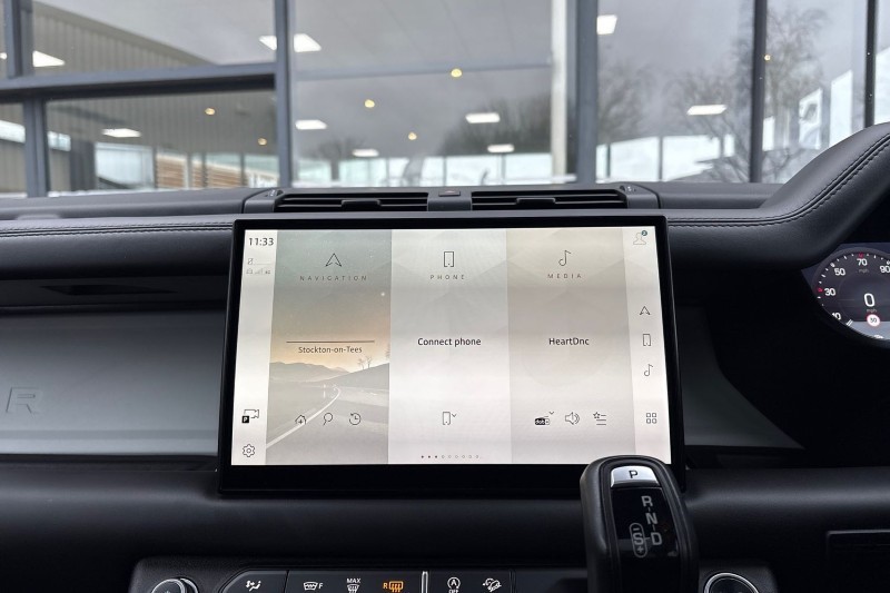 2022 (22) LAND ROVER DEFENDER 3.0 D300 X-Dynamic HSE 110 5dr Auto 5146850