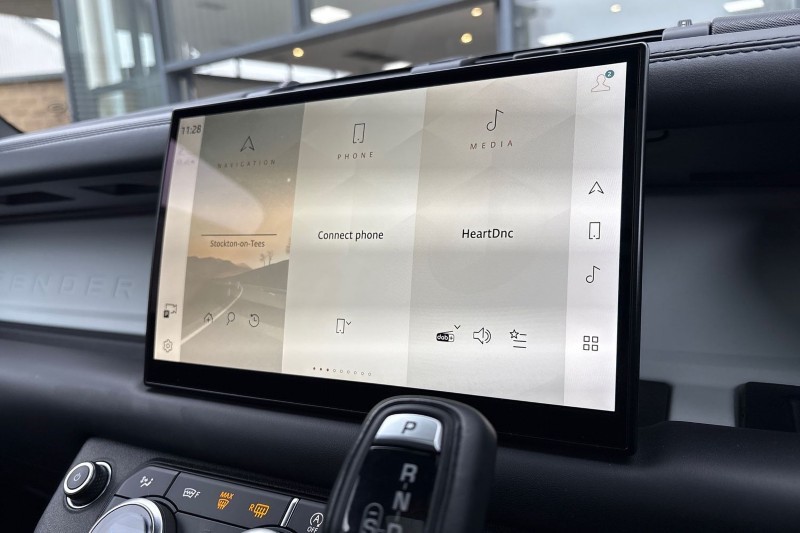 2022 (22) LAND ROVER DEFENDER 3.0 D300 X-Dynamic HSE 110 5dr Auto 5146867