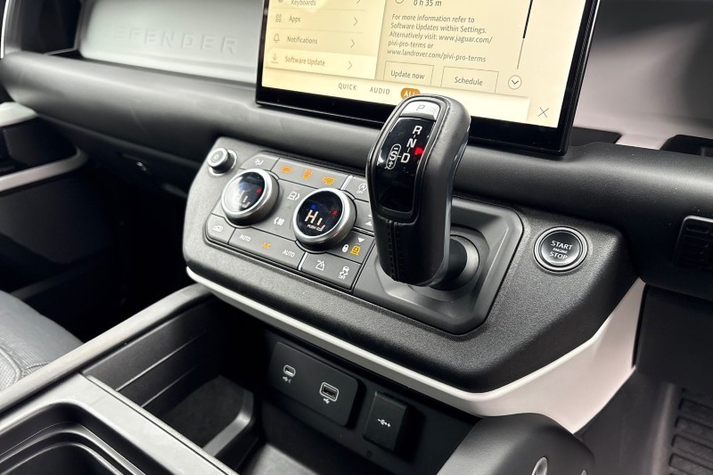 2022 (22) LAND ROVER DEFENDER 3.0 D300 X-Dynamic HSE 110 5dr Auto 5146849