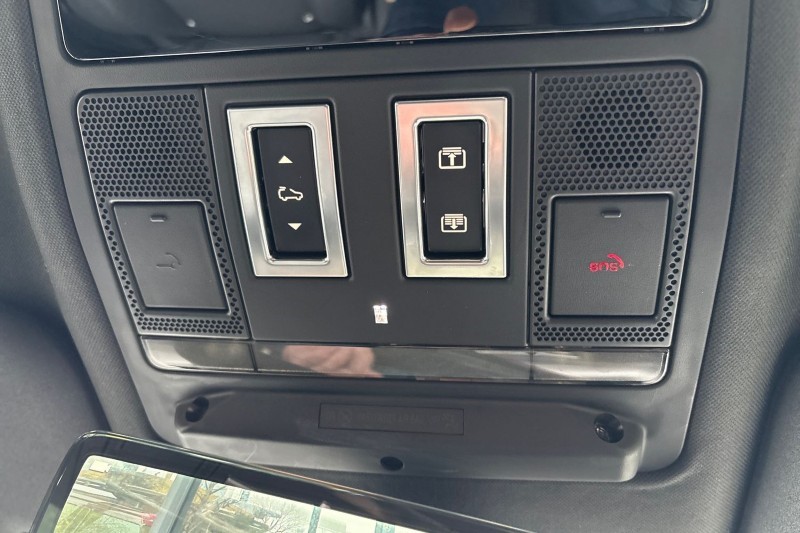 2022 (22) LAND ROVER DEFENDER 3.0 D300 X-Dynamic HSE 110 5dr Auto 5146893