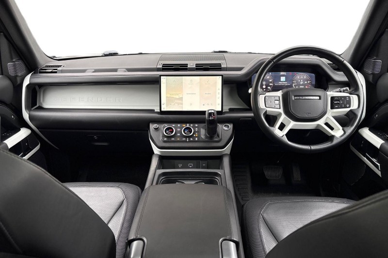 2022 (22) LAND ROVER DEFENDER 3.0 D300 X-Dynamic HSE 110 5dr Auto 5146845