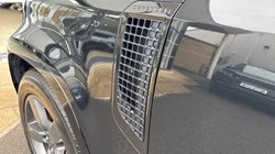 2022 (22) LAND ROVER DEFENDER 3.0 D300 X-Dynamic HSE 110 5dr Auto 5146856