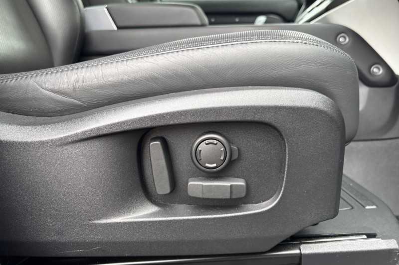 2022 (22) LAND ROVER DEFENDER 3.0 D300 X-Dynamic HSE 110 5dr Auto 5146861