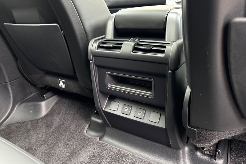 2022 (22) LAND ROVER DEFENDER 3.0 D300 X-Dynamic HSE 110 5dr Auto 5146854