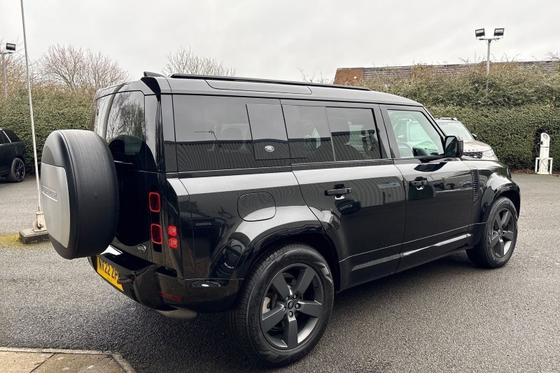 2022 (22) LAND ROVER DEFENDER 3.0 D300 X-Dynamic HSE 110 5dr Auto 5146888