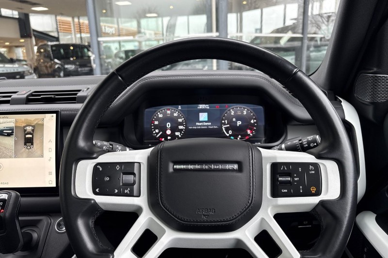 2022 (22) LAND ROVER DEFENDER 3.0 D300 X-Dynamic HSE 110 5dr Auto 5146864