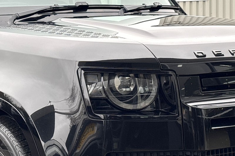 2022 (22) LAND ROVER DEFENDER 3.0 D300 X-Dynamic HSE 110 5dr Auto 5146853