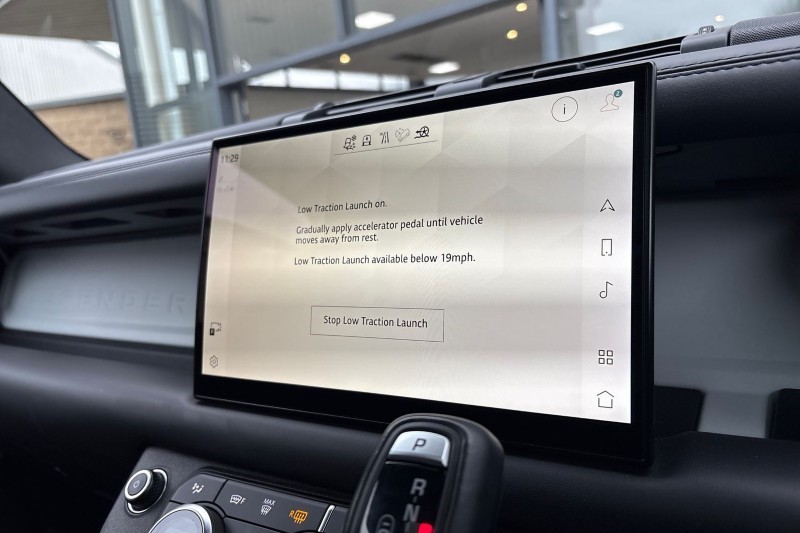 2022 (22) LAND ROVER DEFENDER 3.0 D300 X-Dynamic HSE 110 5dr Auto 5146876