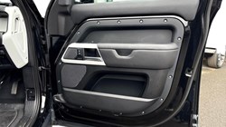 2022 (22) LAND ROVER DEFENDER 3.0 D300 X-Dynamic HSE 110 5dr Auto 5146859
