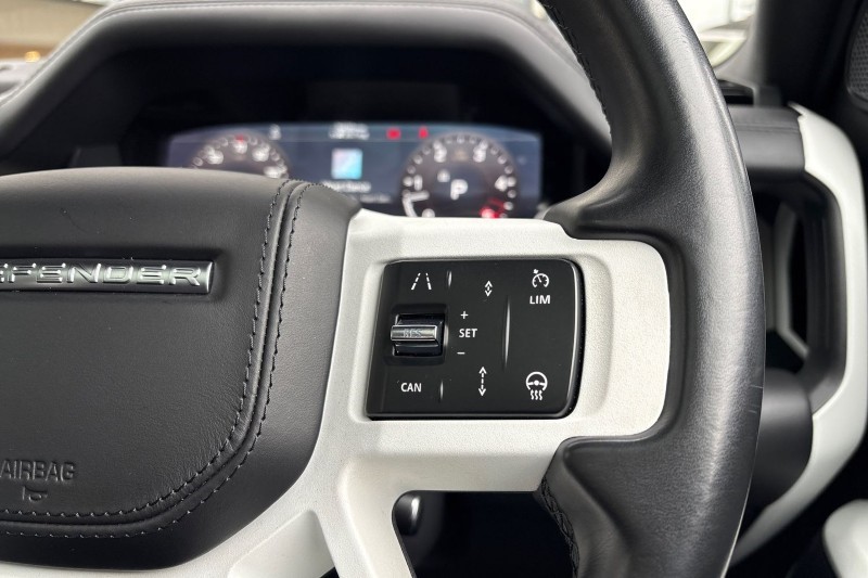 2022 (22) LAND ROVER DEFENDER 3.0 D300 X-Dynamic HSE 110 5dr Auto 5146866