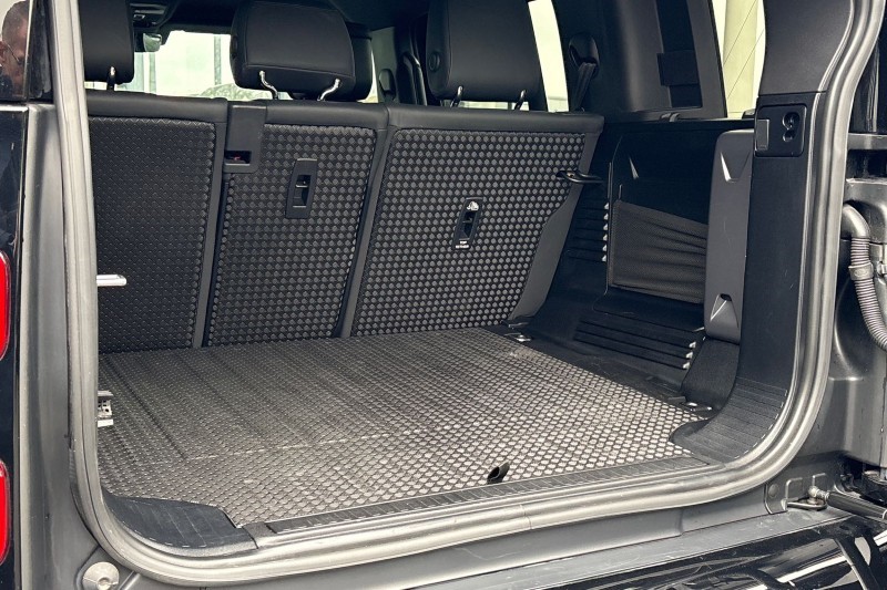 2022 (22) LAND ROVER DEFENDER 3.0 D300 X-Dynamic HSE 110 5dr Auto 5146879