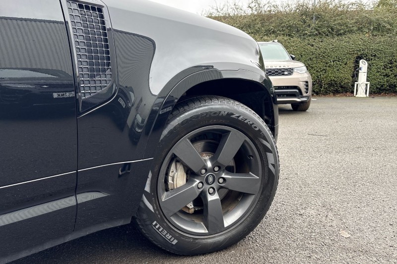 2022 (22) LAND ROVER DEFENDER 3.0 D300 X-Dynamic HSE 110 5dr Auto 5146889