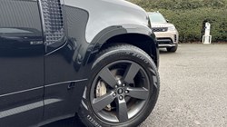 2022 (22) LAND ROVER DEFENDER 3.0 D300 X-Dynamic HSE 110 5dr Auto 5146889