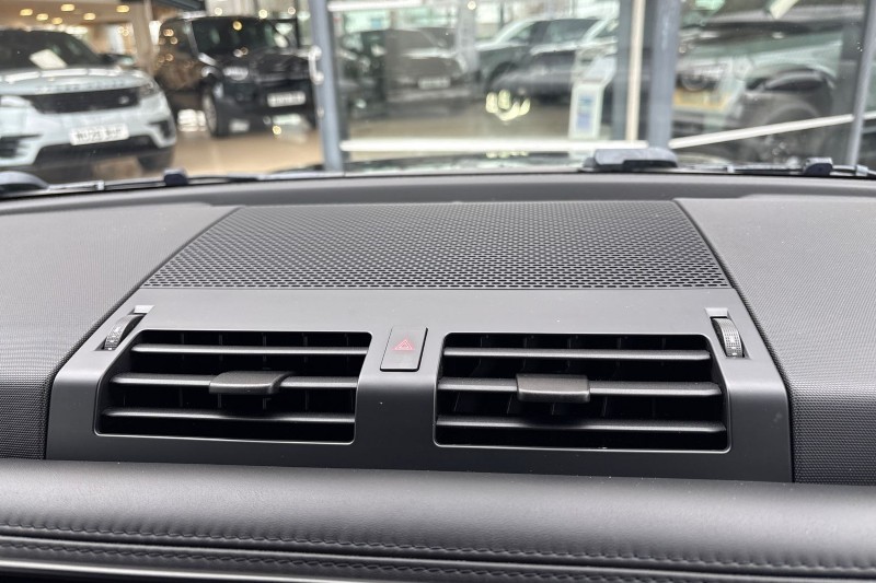 2022 (22) LAND ROVER DEFENDER 3.0 D300 X-Dynamic HSE 110 5dr Auto 5146874