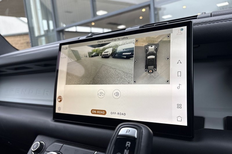 2022 (22) LAND ROVER DEFENDER 3.0 D300 X-Dynamic HSE 110 5dr Auto 5146848