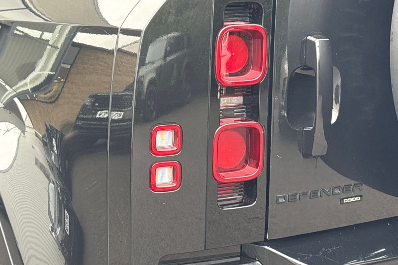 2022 (22) LAND ROVER DEFENDER 3.0 D300 X-Dynamic HSE 110 5dr Auto 5146855