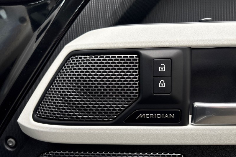 2022 (22) LAND ROVER DEFENDER 3.0 D300 X-Dynamic HSE 110 5dr Auto 5146895