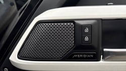 2022 (22) LAND ROVER DEFENDER 3.0 D300 X-Dynamic HSE 110 5dr Auto 5146895