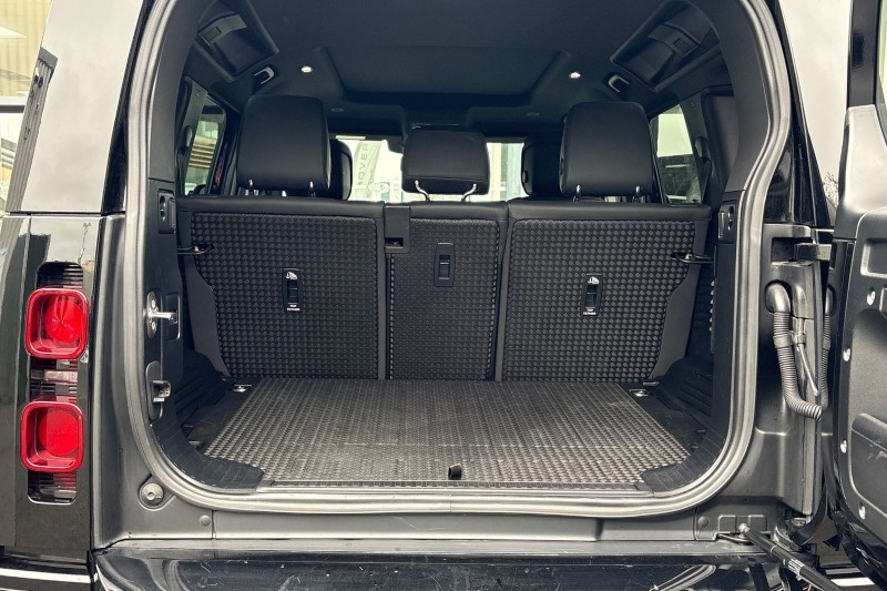 2022 (22) LAND ROVER DEFENDER 3.0 D300 X-Dynamic HSE 110 5dr Auto 5146846