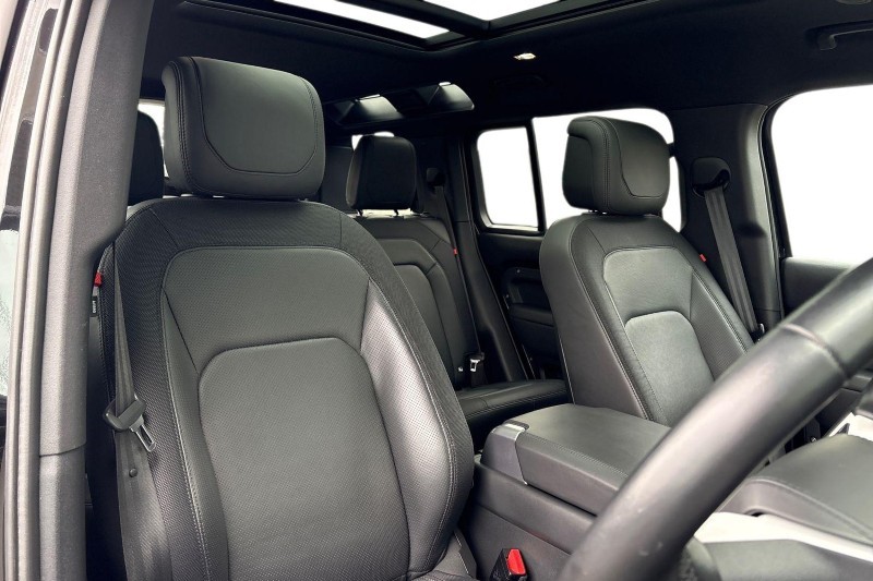 2022 (22) LAND ROVER DEFENDER 3.0 D300 X-Dynamic HSE 110 5dr Auto 5146863