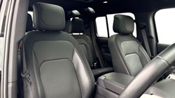 2022 (22) LAND ROVER DEFENDER 3.0 D300 X-Dynamic HSE 110 5dr Auto 5146863