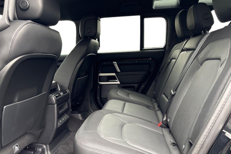 2022 (22) LAND ROVER DEFENDER 3.0 D300 X-Dynamic HSE 110 5dr Auto 5146840