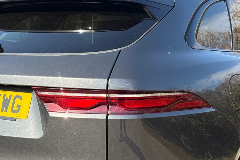 2024 (24) JAGUAR F-PACE 2.0 P400e R-Dynamic HSE Black 5dr Auto AWD 5136588