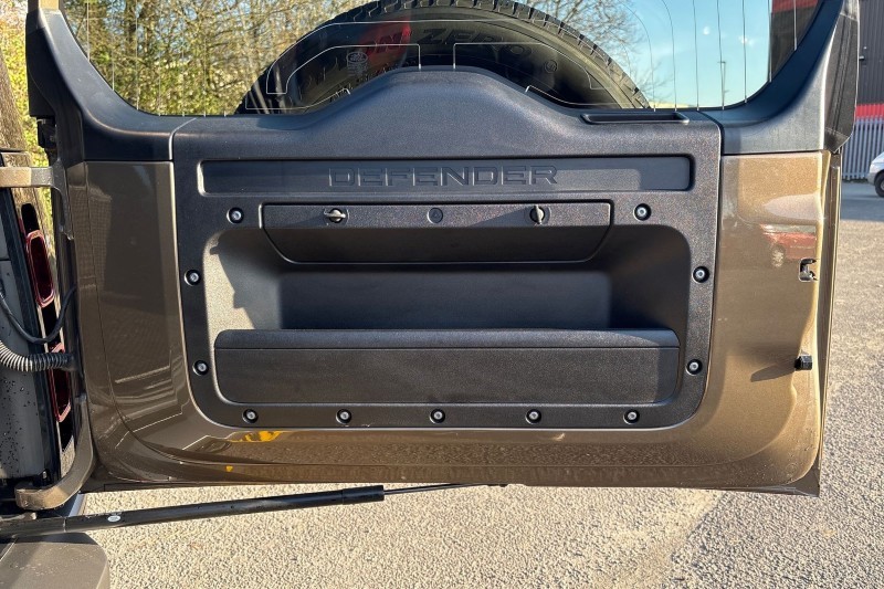 2025 (74) LAND ROVER DEFENDER 3.0 D350 X-Dynamic HSE 110 5dr Auto [7 Seat] 5136636