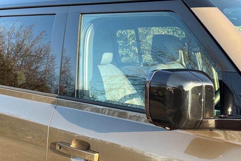 2025 (74) LAND ROVER DEFENDER 3.0 D350 X-Dynamic HSE 110 5dr Auto [7 Seat] 5136646