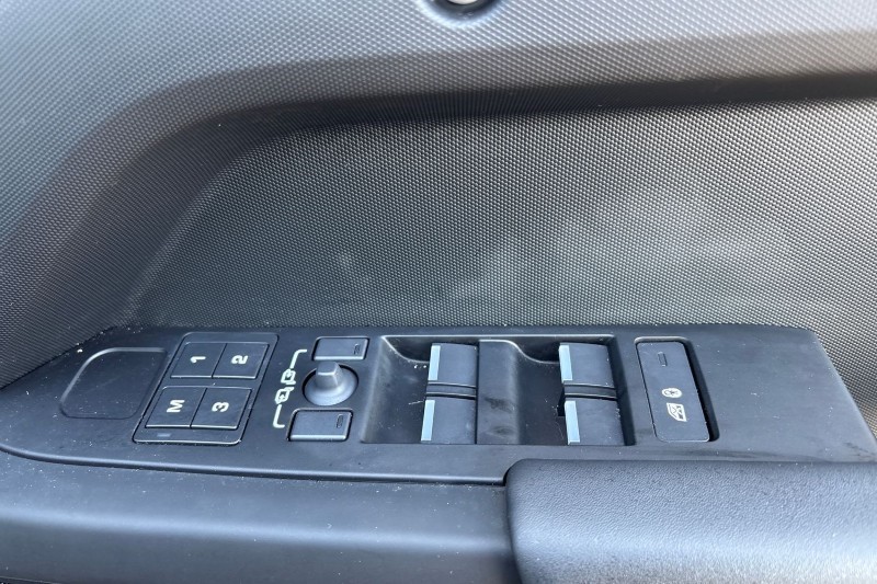 2025 (74) LAND ROVER DEFENDER 3.0 D350 X-Dynamic HSE 110 5dr Auto [7 Seat] 5136616