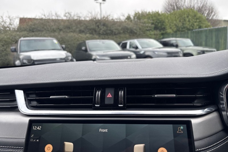 2024 (24) JAGUAR F-PACE 2.0 D200 R-Dynamic SE Black 5dr Auto AWD 5153537