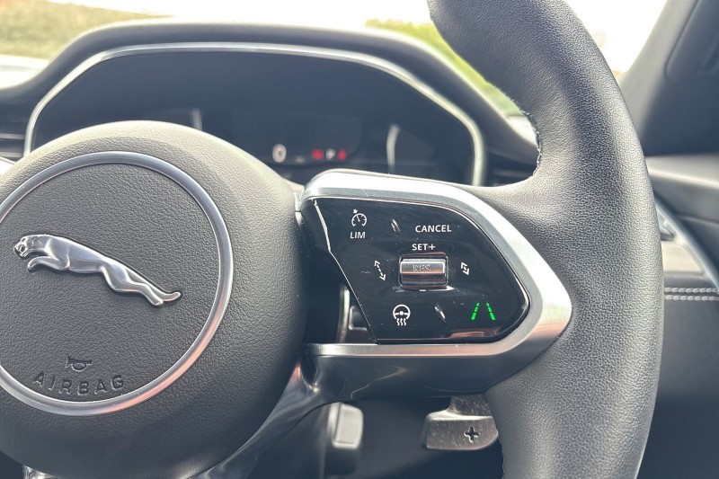 2024 (24) JAGUAR F-PACE 2.0 D200 R-Dynamic SE Black 5dr Auto AWD 5153529