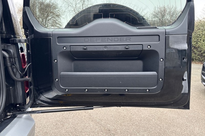 2024 (24) LAND ROVER DEFENDER 3.0 D250 XS Edition 110 5dr Auto 5201998