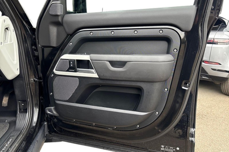 2024 (24) LAND ROVER DEFENDER 3.0 D250 XS Edition 110 5dr Auto 5201977