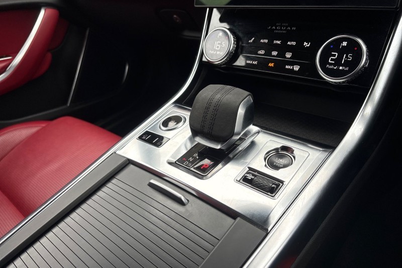 2022 (72) JAGUAR XF 2.0 D200 R-Dynamic Black 5dr Auto 5184372