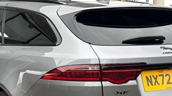 2022 (72) JAGUAR XF 2.0 D200 R-Dynamic Black 5dr Auto 5184378