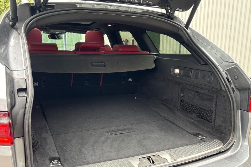 2022 (72) JAGUAR XF 2.0 D200 R-Dynamic Black 5dr Auto 5184401