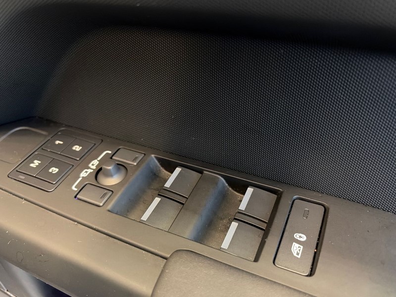 2025 (74) LAND ROVER DEFENDER 3.0 D350 X-Dynamic SE 110 5dr Auto 5064863