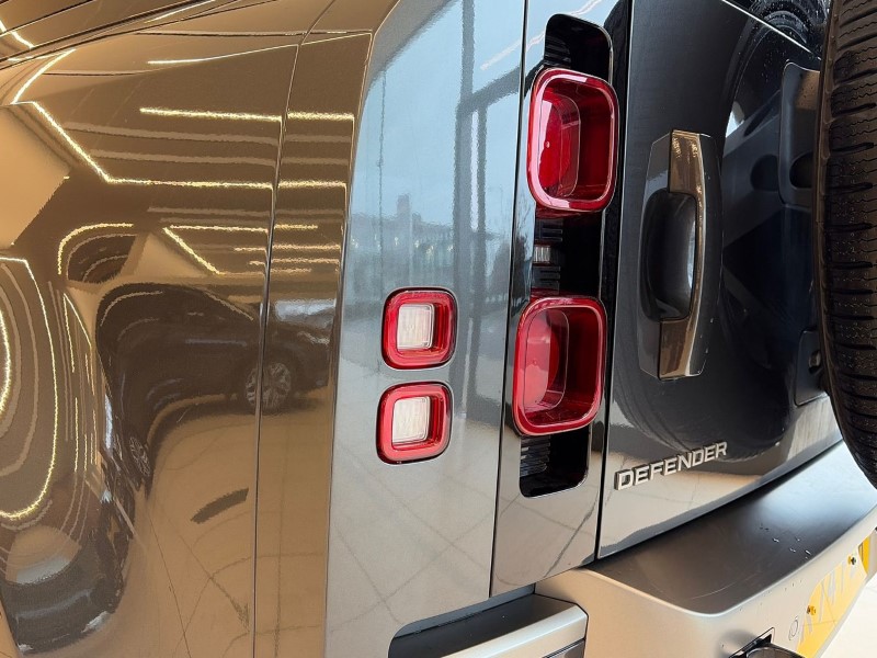 2025 (74) LAND ROVER DEFENDER 3.0 D350 X-Dynamic SE 110 5dr Auto 4980850
