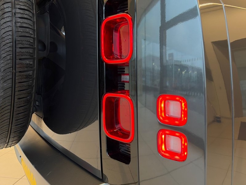 2025 (74) LAND ROVER DEFENDER 3.0 D350 X-Dynamic SE 110 5dr Auto 4980892