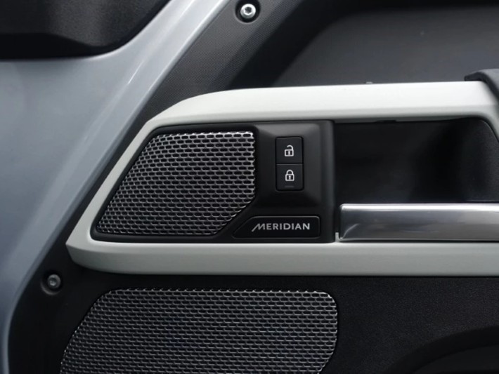 2024 (24) LAND ROVER DEFENDER 2.0 P400e X-Dynamic SE 110 5dr Auto 5214439